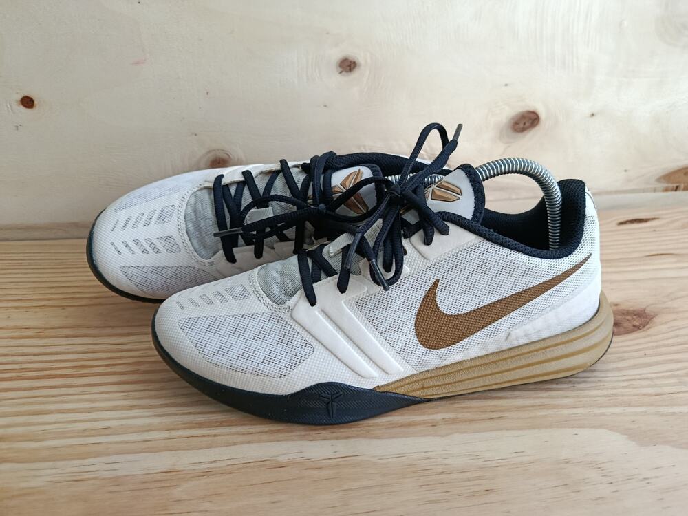 Nike Zoom Kobe Venomenon 5 White Gold Black Mens Size 8 704942-102 Mamba Bryant